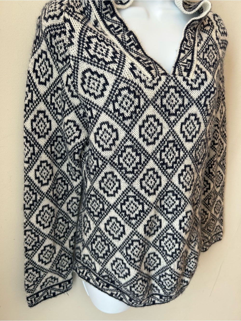 Nordic Wool Blend Knit Sweater Women’s M Scandinavian Pullover with hoodie